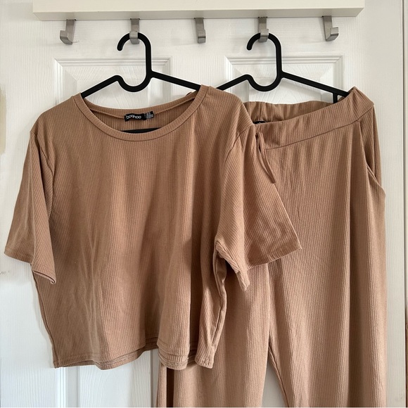 Boohoo Two Peice Set - Picture 2 of 8